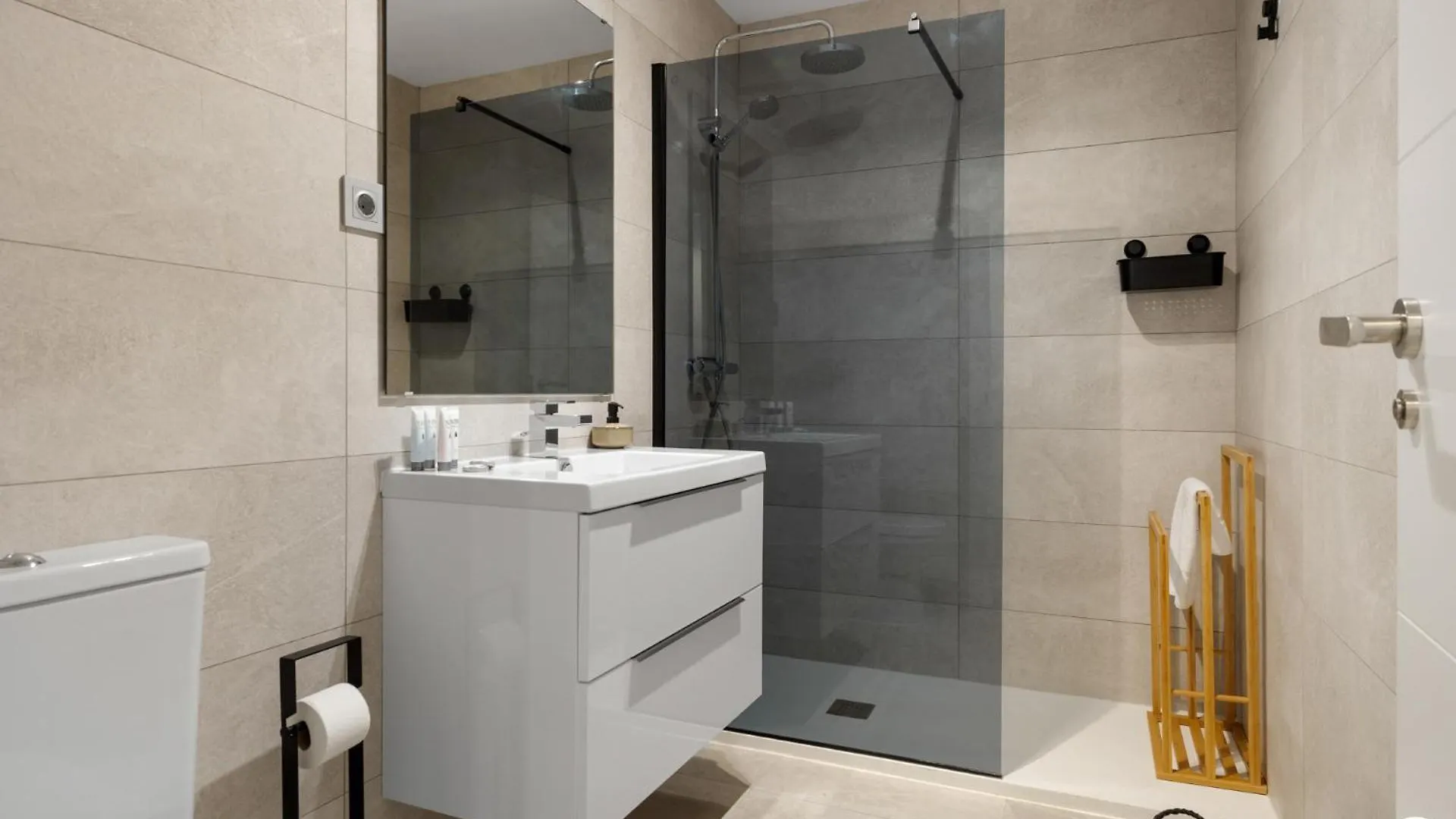 Appartamento Vivi Homes - Blossom Pool, Gym & Terrace Benalmádena