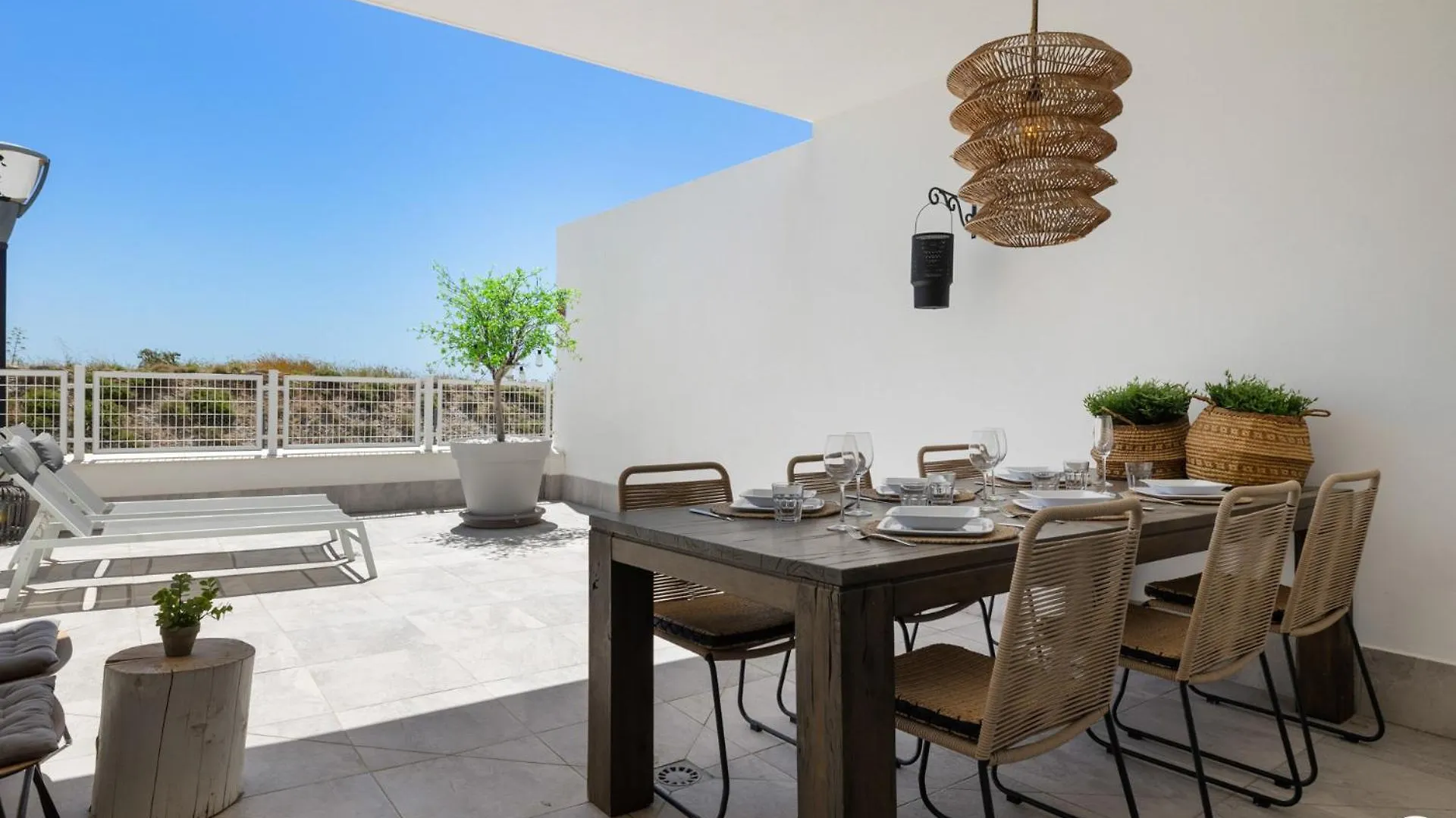 Vivi Homes - Blossom Pool, Gym & Terrace Benalmadena Apartment