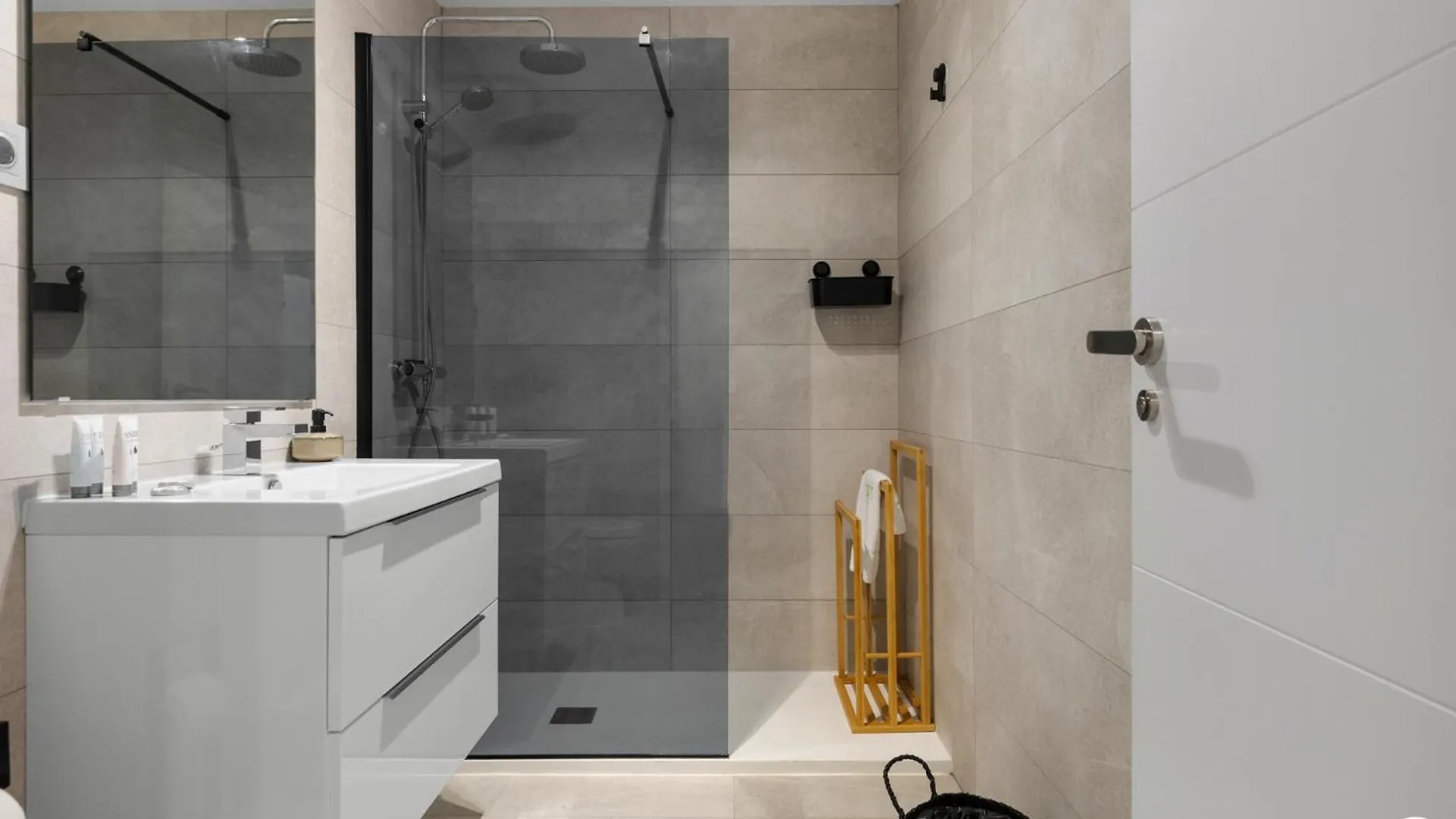 Appartamento Vivi Homes - Blossom Pool, Gym & Terrace Benalmádena