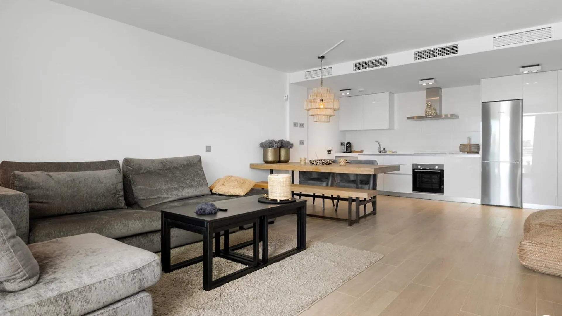 Vivi Homes - Blossom Pool, Gym & Terrace Benalmadena Apartment