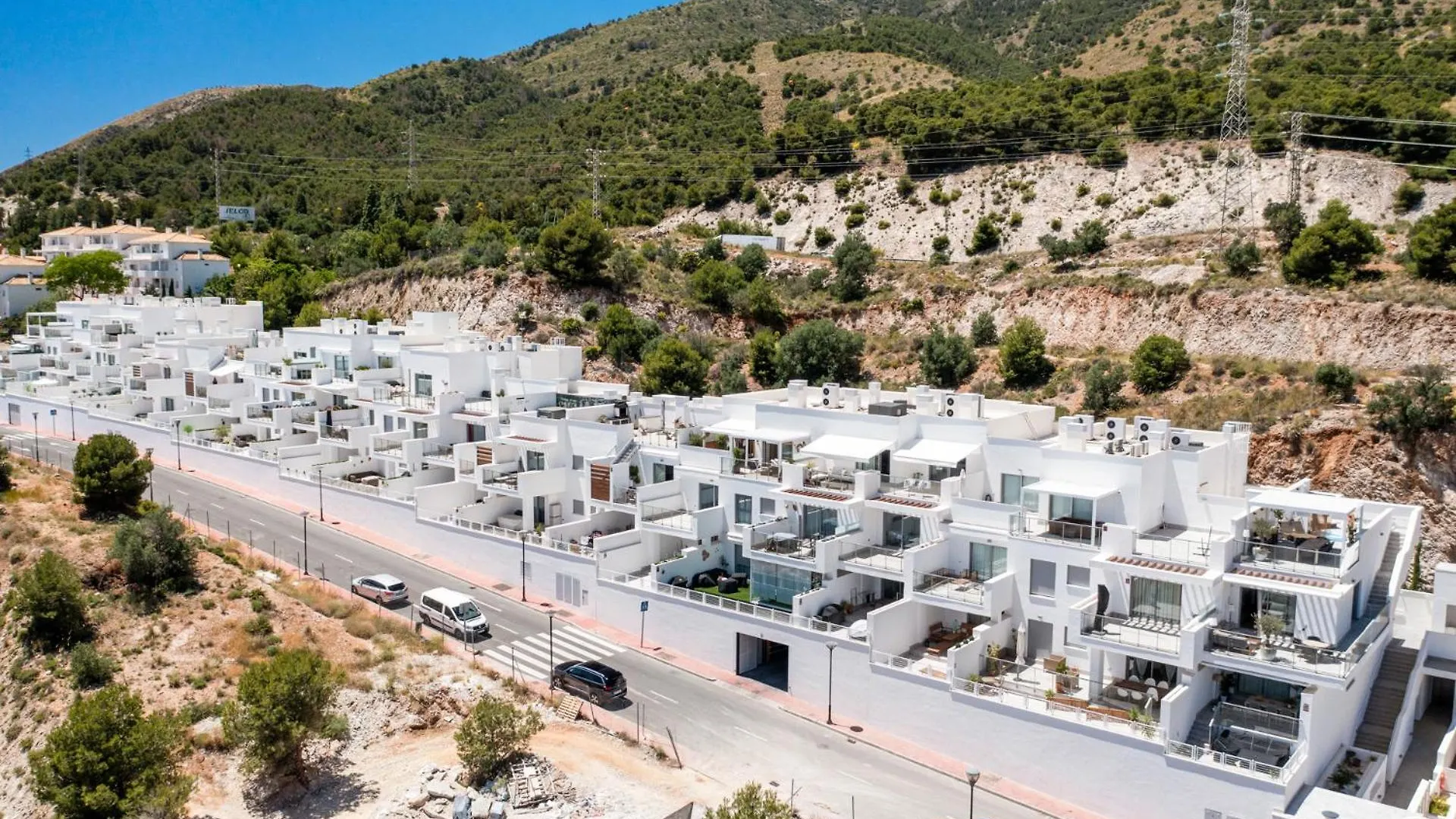 Vivi Homes - Blossom Pool, Gym & Terrace Benalmadena Apartment