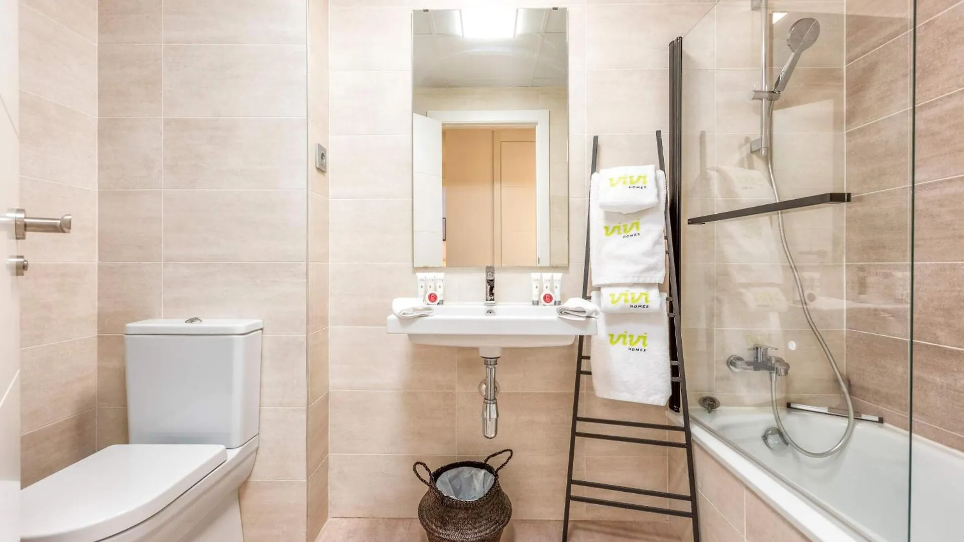 Vivi Homes - Blossom Pool, Gym & Terrace Benalmádena 0*,